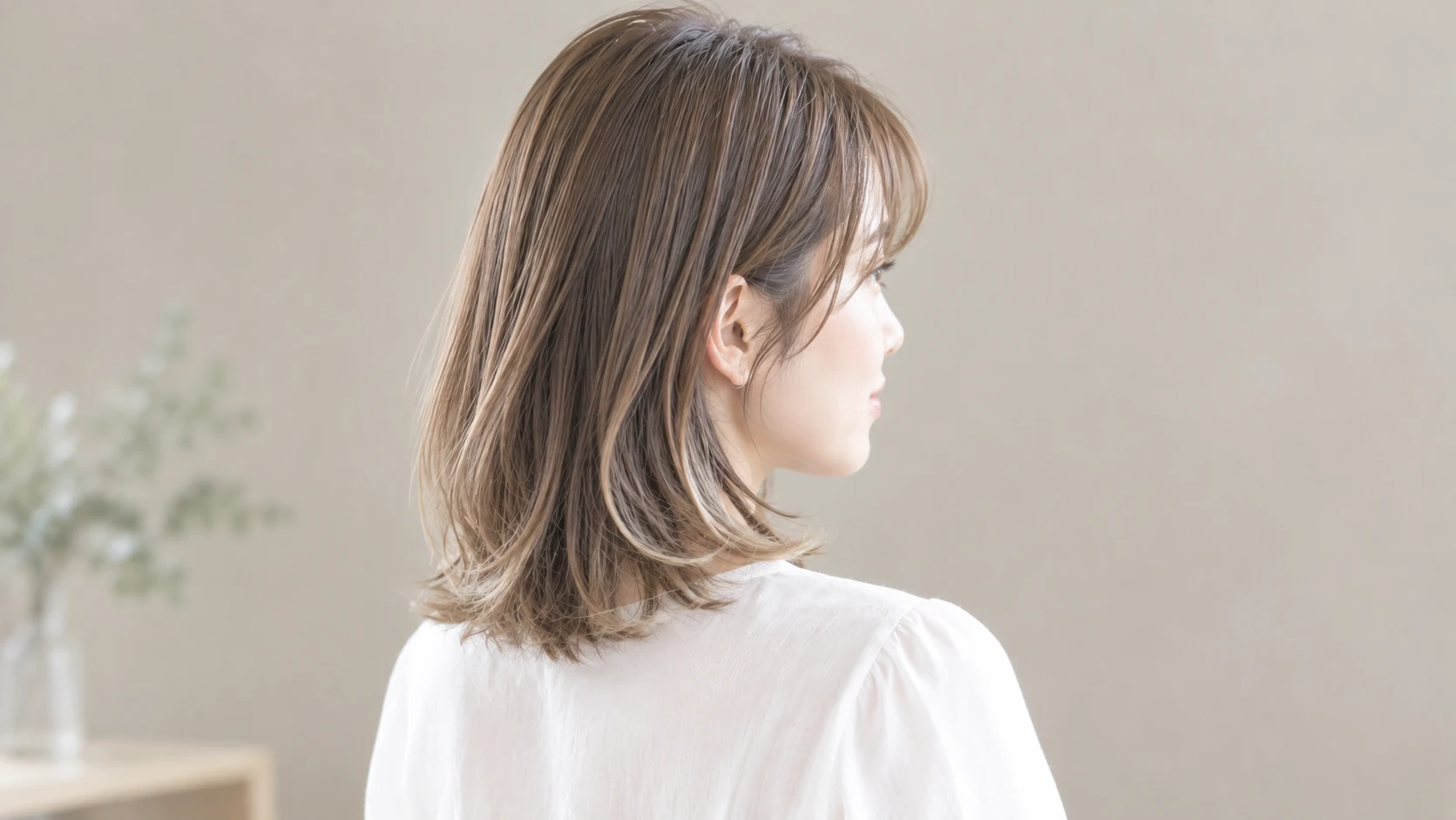 ベージュ系の透明感カラー