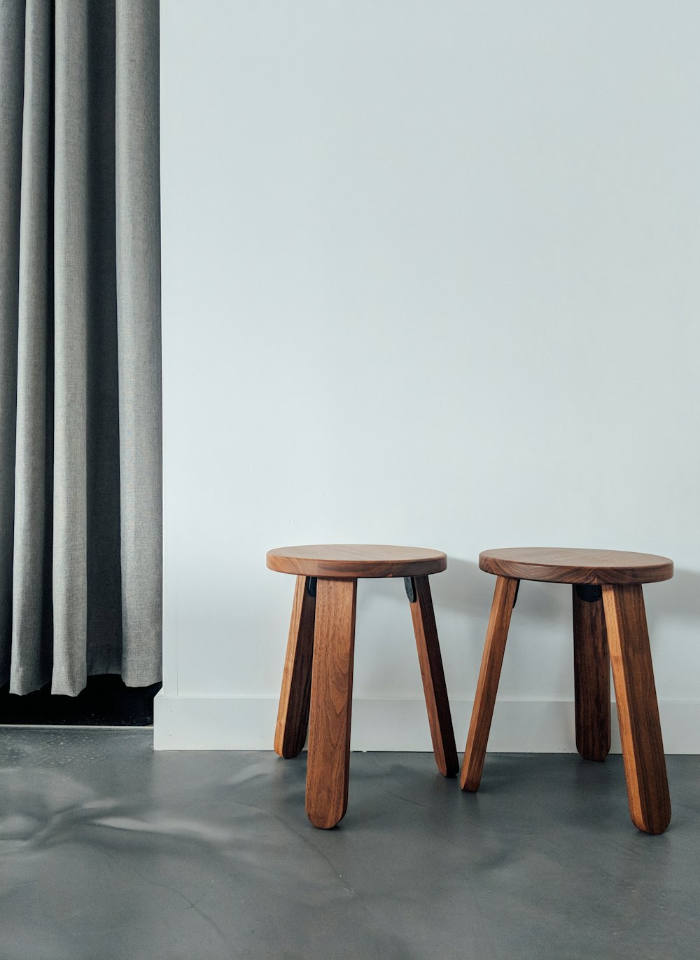 ナラ材のスツール